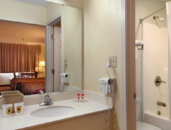 Super 8 By Wyndham Breaux Bridge Motel Phòng bức ảnh
